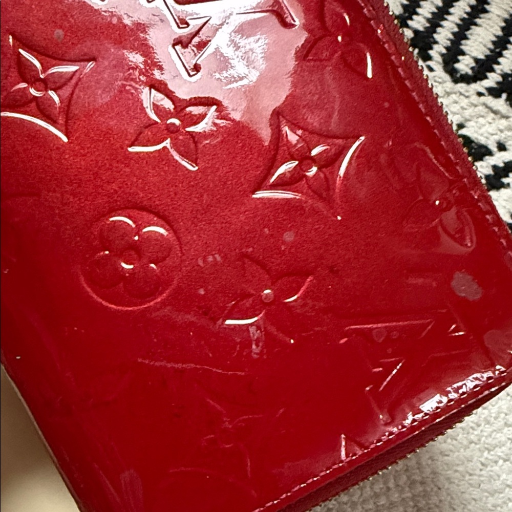 AUTHENTIC Louis Vuitton Shiny Red Monogram Wallet - Picture 7 of 9